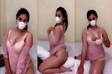 Bokep Indo Miss Zaraa Pamer Goyangan Pantat Jumbo poster