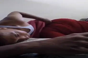 Bokep Jilbab Pamer Ciuman Bibir dan Oral Hot poster